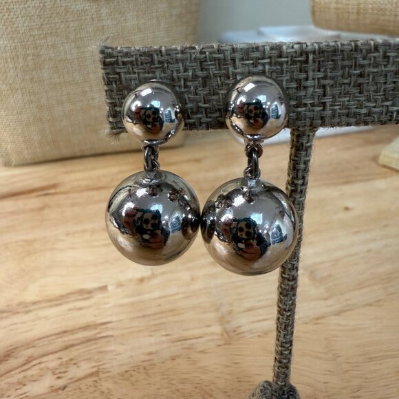 Monet Vintage Silver Tone Clip-On Earrings Double Ball Dangle Design Retro Style - Picture 4 of 12